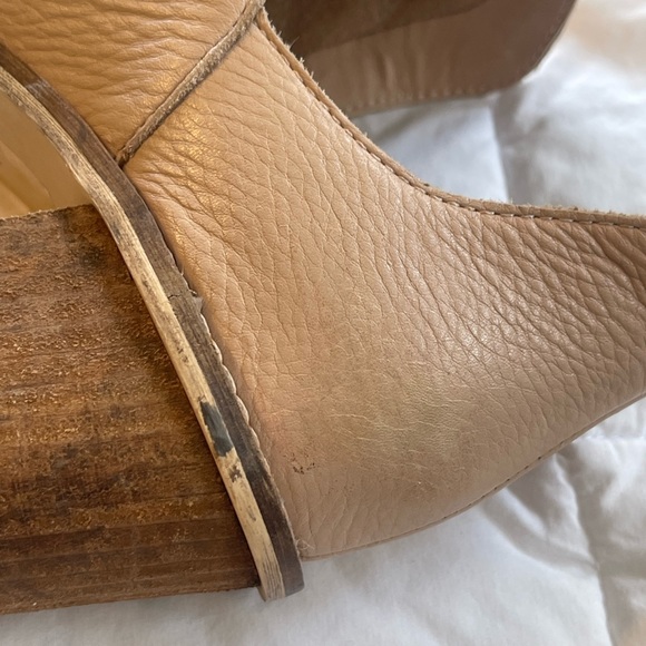 Chinese Laundry nude leather wedge heels. Comfy, light & Neutral tan color. - Picture 3 of 9
